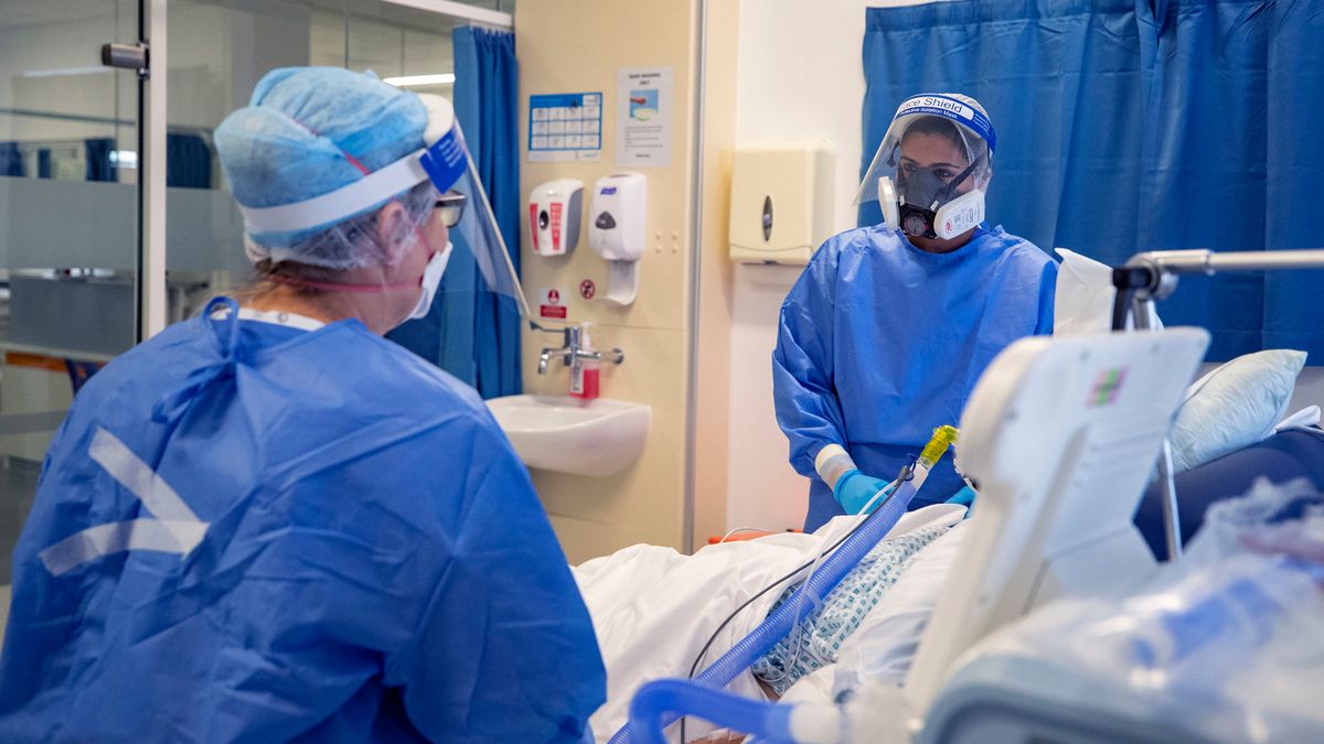 Il Covid uccide 10 persone in Sardegna, 1224 nuovi positivi e ospedali sempre più pieni