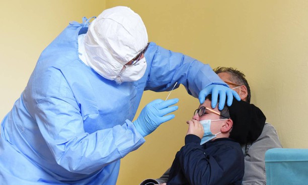 Covid, a Villaspeciosa anche 11 bambini tra i 45 positivi: “Tamponi di massa e gratis”