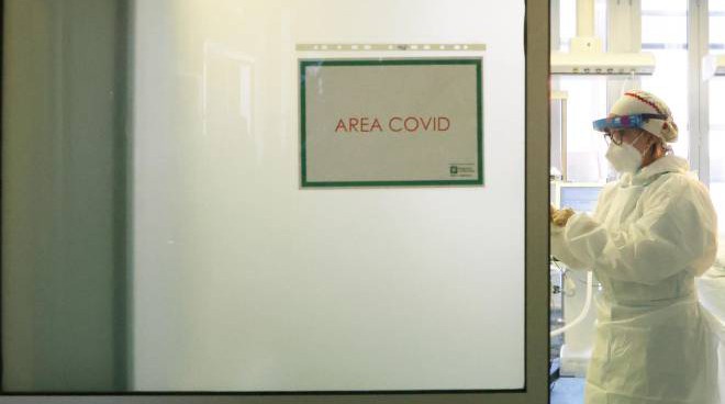 Salgono in Sardegna le terapie intensive e la positività sfiora il 18%: mai così tanti contagi