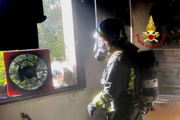 Va a fuoco un appartamento a Suelli, i Vigili del Fuoco spengono le fiamme evitando il coinvolgimento dell’intera struttura