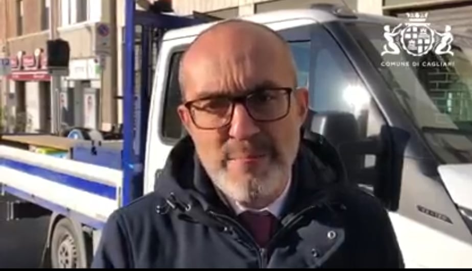 “A Cagliari quadri e cavi elettrici rovinati dai vandali, città più illuminata con i nuovi lavori: rifaremo anche le reti”