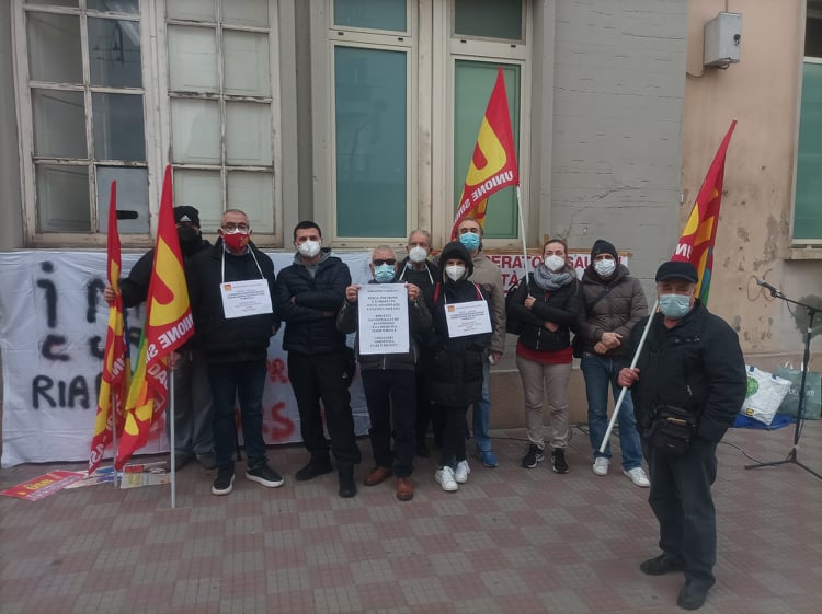 “Pazienti positivi ovunque, tutti gli ospedali di Cagliari devono diventare Covid: riaprite i pronto soccorso”