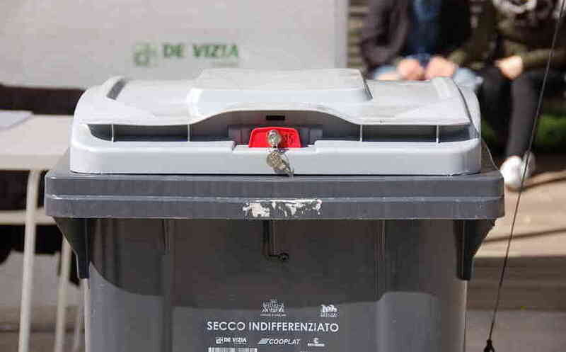 Cagliari, l’idea del Comune per la lotta alle discariche: sì al secco negli ecocentri