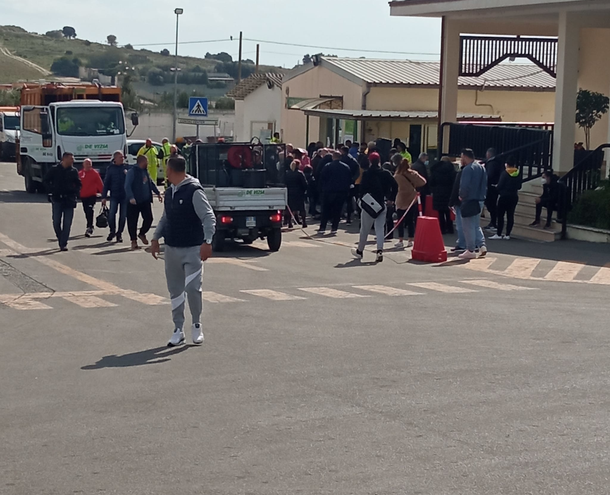 Quartu, assalto per i nuovi mastelli dei rifiuti: “Tanti cittadini e commercianti non li hanno ricevuti”