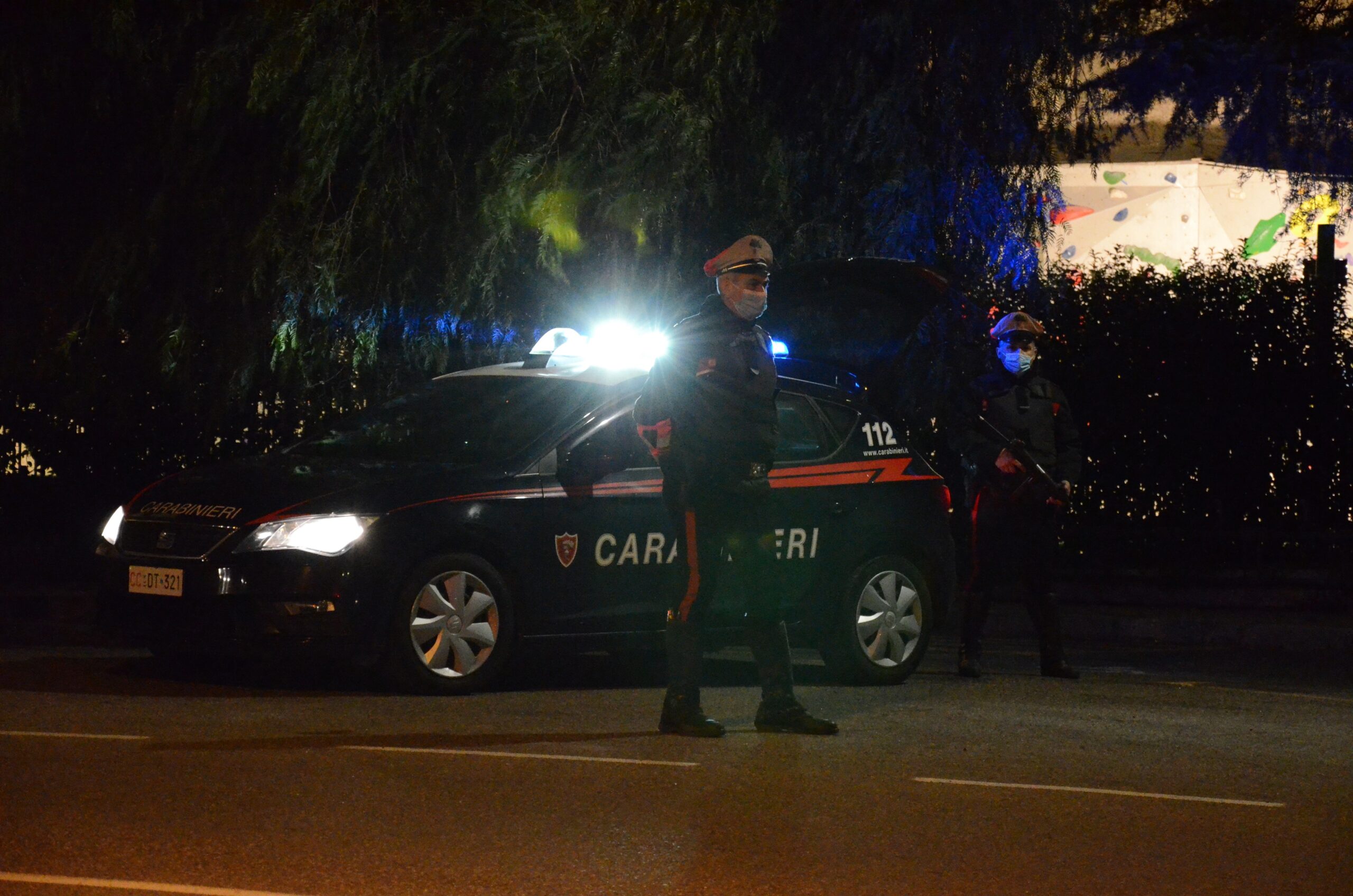 San Sperate, armato di pistola rapina una farmacia: preso il complice, è caccia all’uomo