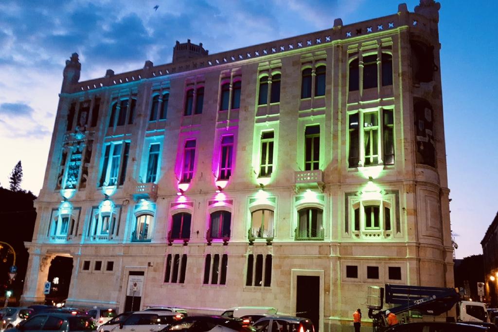 Giornata delle malattie rare, il Municipio si accende di colori a Cagliari: “Nessuno sia lasciato indietro”