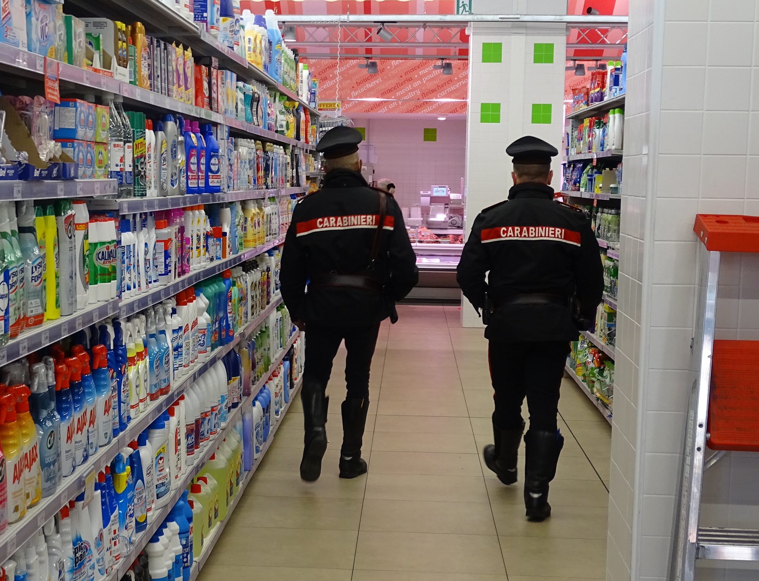 Quartu, rubano 60 euro di merce al Carrefour: denunciate due algerine