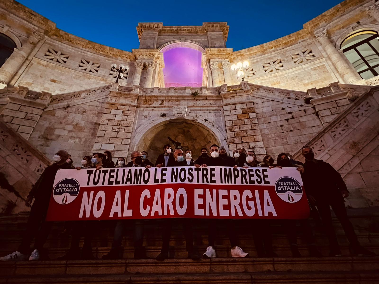 Flash mob al Bastione contro il caro bollette ammazza imprese e cittadini
