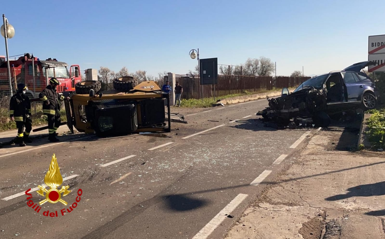 Violento schianto tra ruspa e Suv sulla Ss 196, Villasor e Villacidro pregano per Paolo e Riccardo
