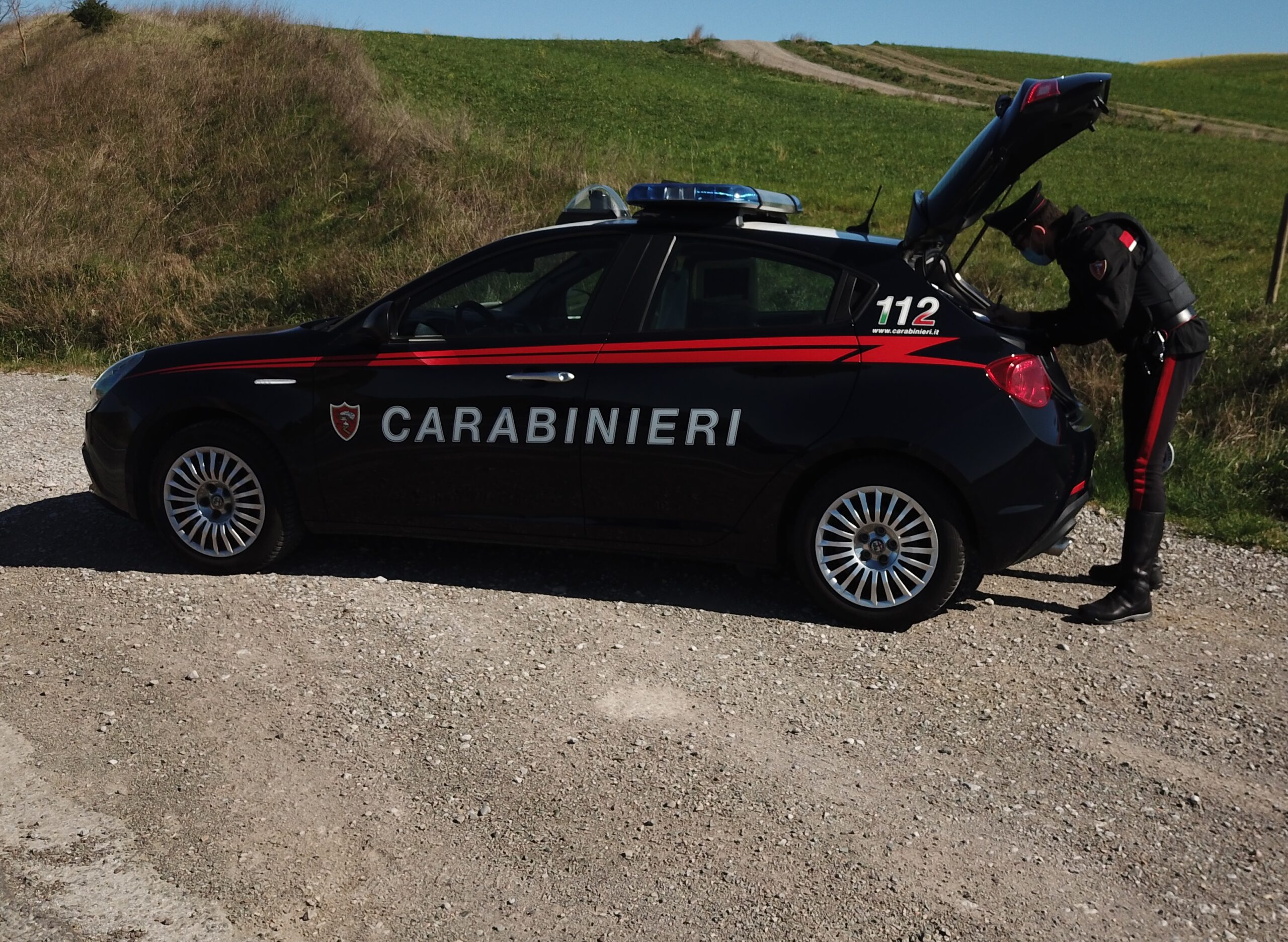 Al distributore col furgone rubato a un imprenditore di Assemini, denunciato un disoccupato di Decimoputzu