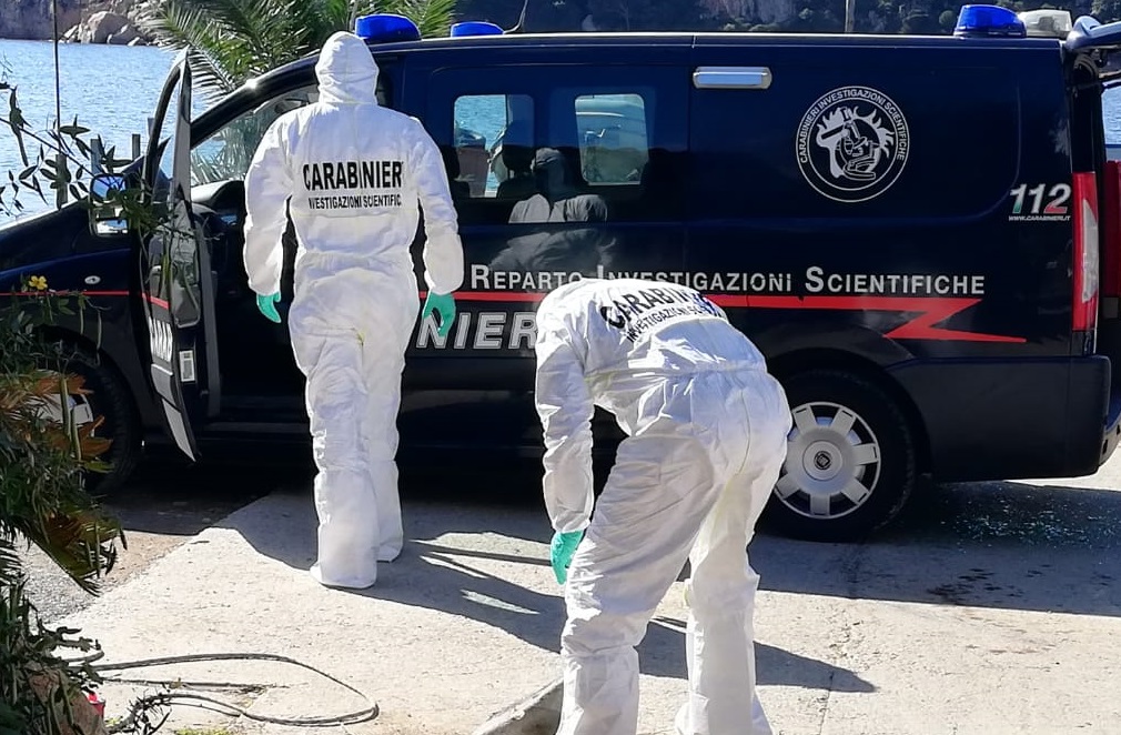 Tentato furto a Barumini, i ladri fregati dal dna: denunciati un 20enne e un 16enne