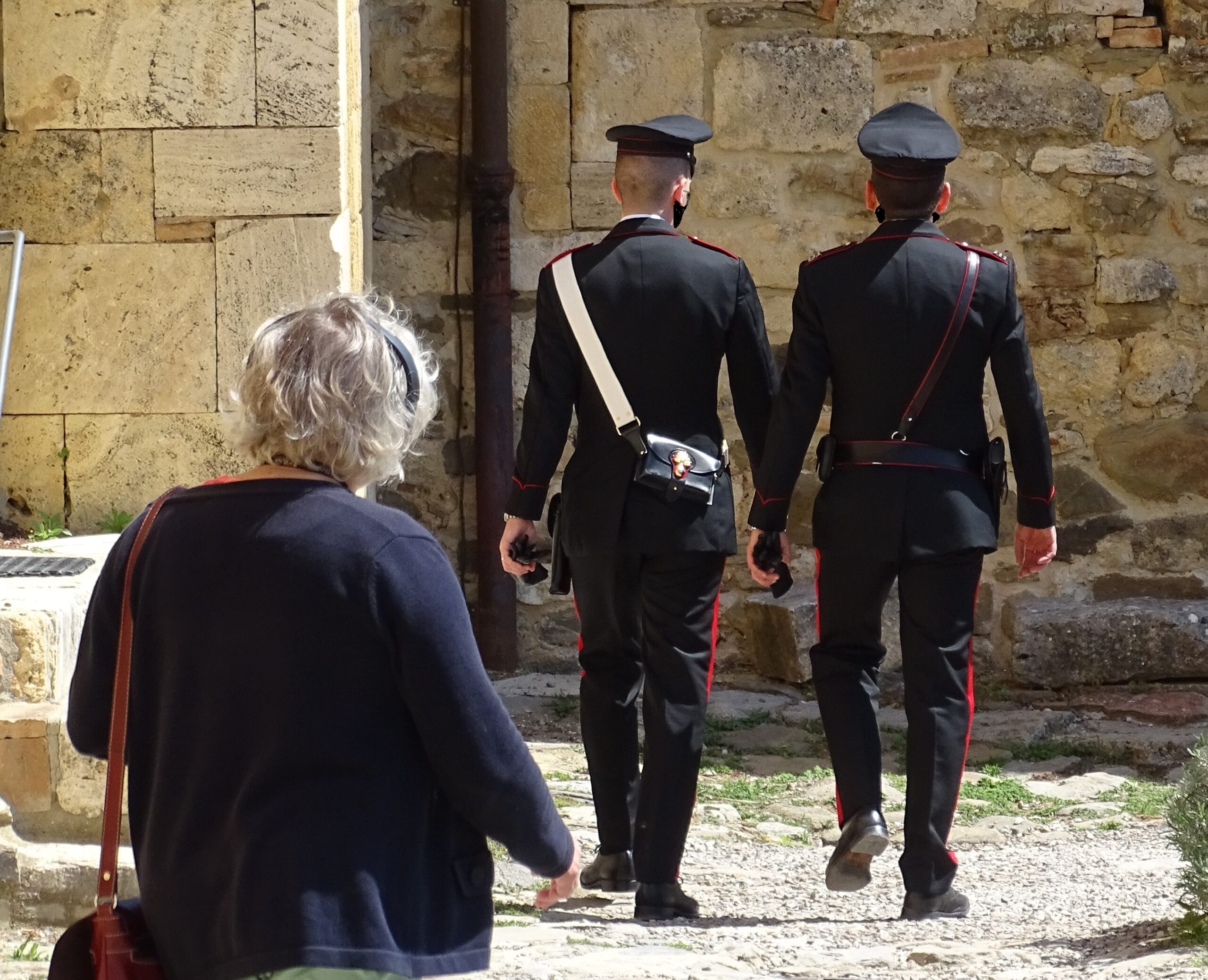 In casa stecche di sigarette rubate in tabaccheria, denunciato un 55enne di Cortoghiana