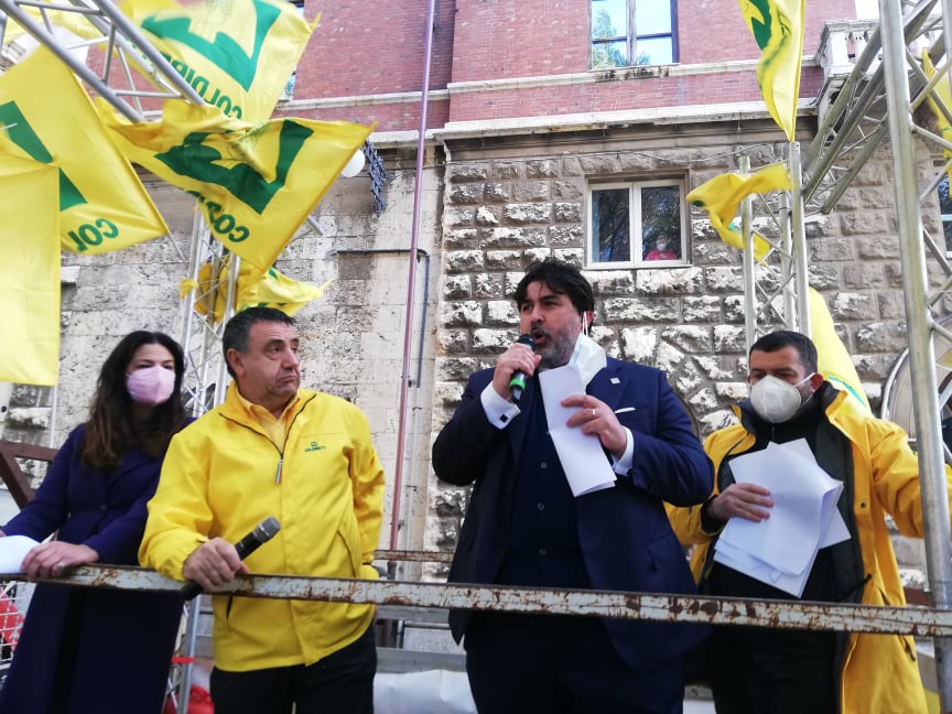 Agricoltori sardi disperati in piazza a Cagliari, l’sos a Solinas: “Vogliamo produrre mangime e energia”