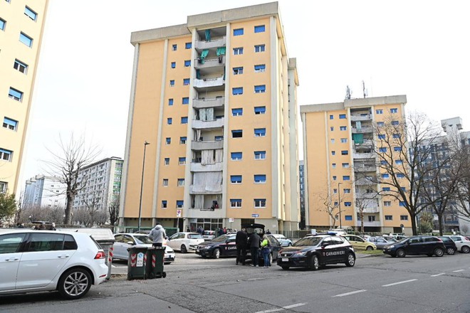 Un bimbo di quindici mesi cade dall’ottavo piano e muore: lo choc della mamma