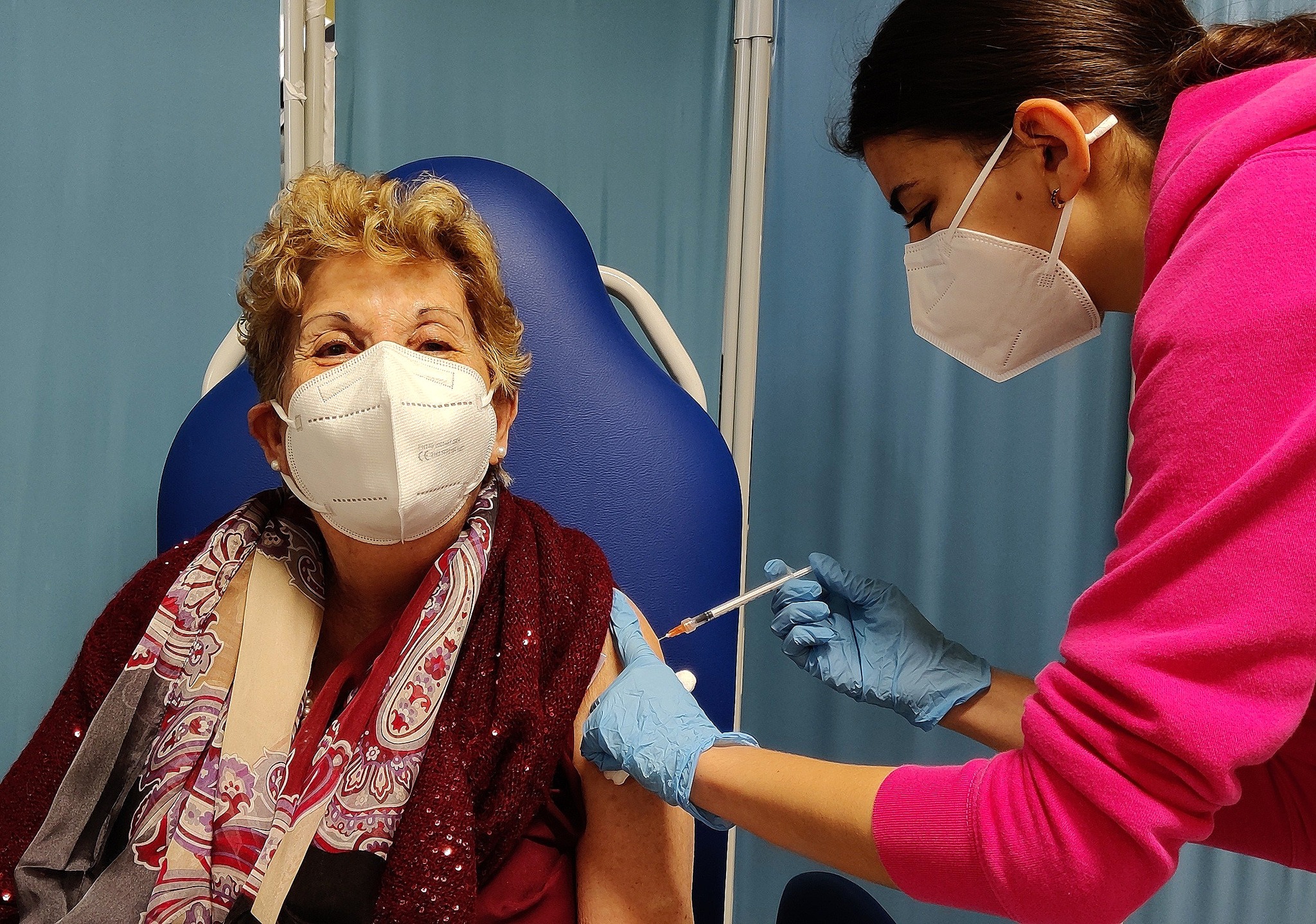 Sardegna, la curva di Omicron cala al rallenty: altri 3209 contagi, sette morti e due pazienti gravi in più