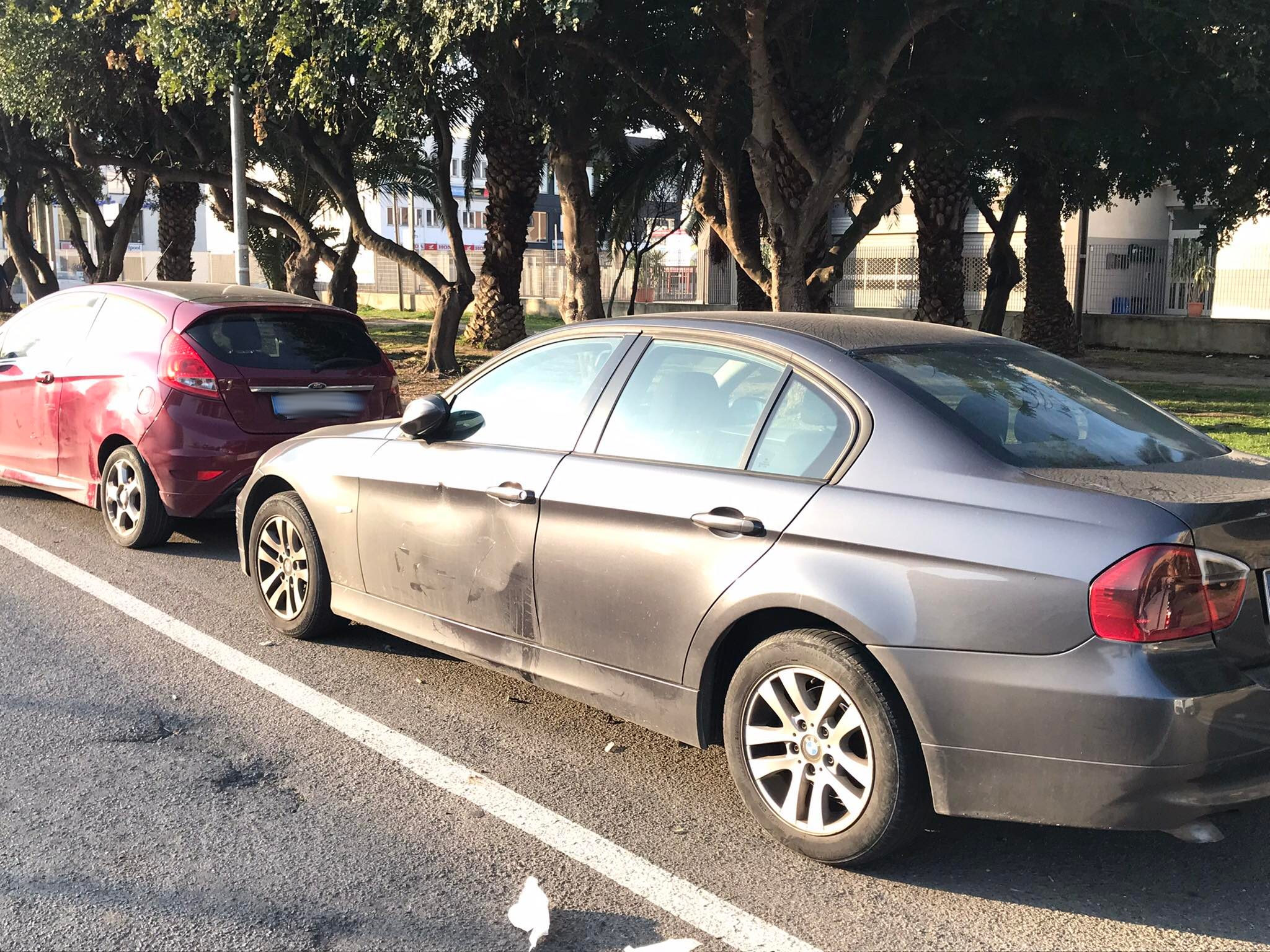 “A Cagliari auto impazzita in via Newton, 5 macchine distrutte: mille euro di danni alla mia Bmw”