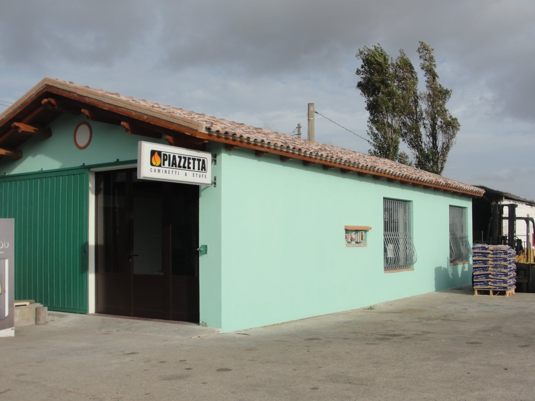 “Niente pellet nel mio deposito ad Assemini, navi ferme: quando arriverà costerà anche 7,50 euro al sacco”