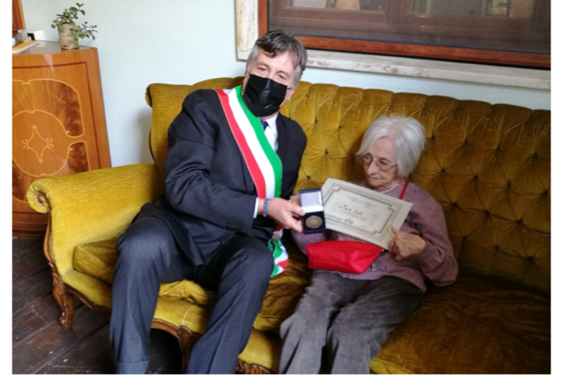 Cagliari, le magiche cento candeline per Maria Unali: grande festa in via Col d’Echele