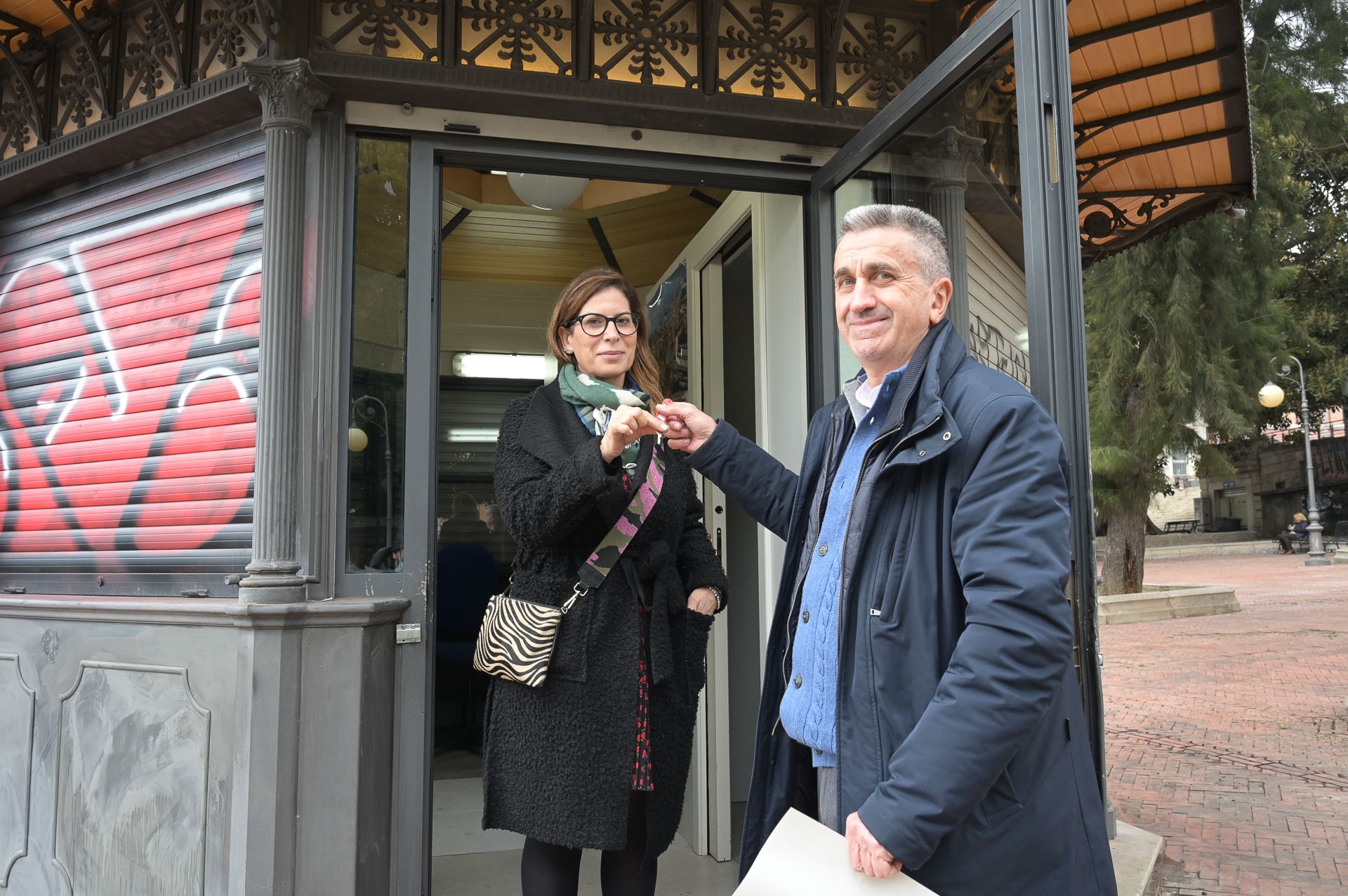 Cagliari, il chiosco di piazza Ingrao consegnato al consolato dell’Ucraina bombardata