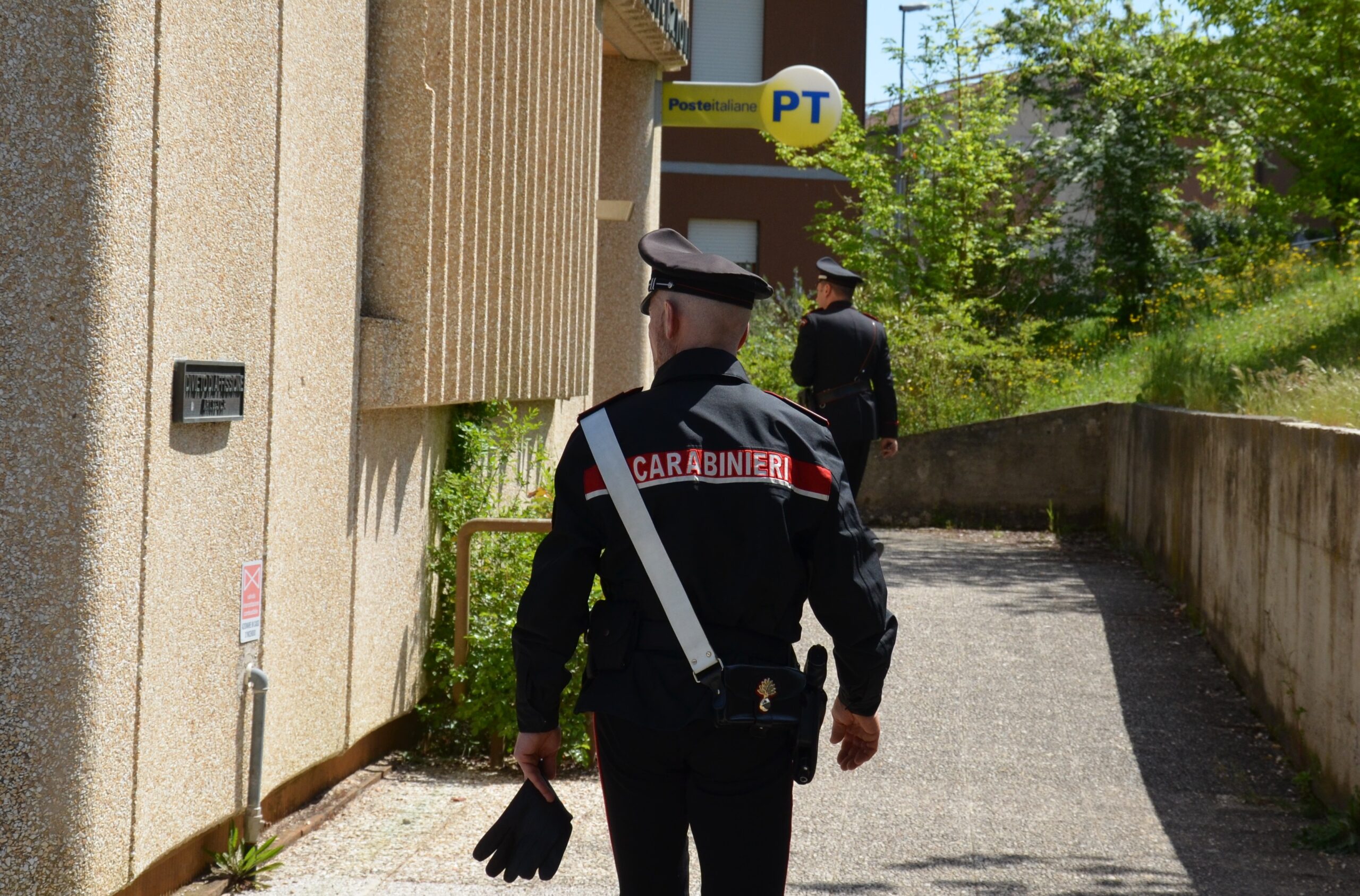 Tensione all’ufficio postale di Arbus, 36enne cerca di entrare senza mostrare il green pass: arrivano i carabinieri