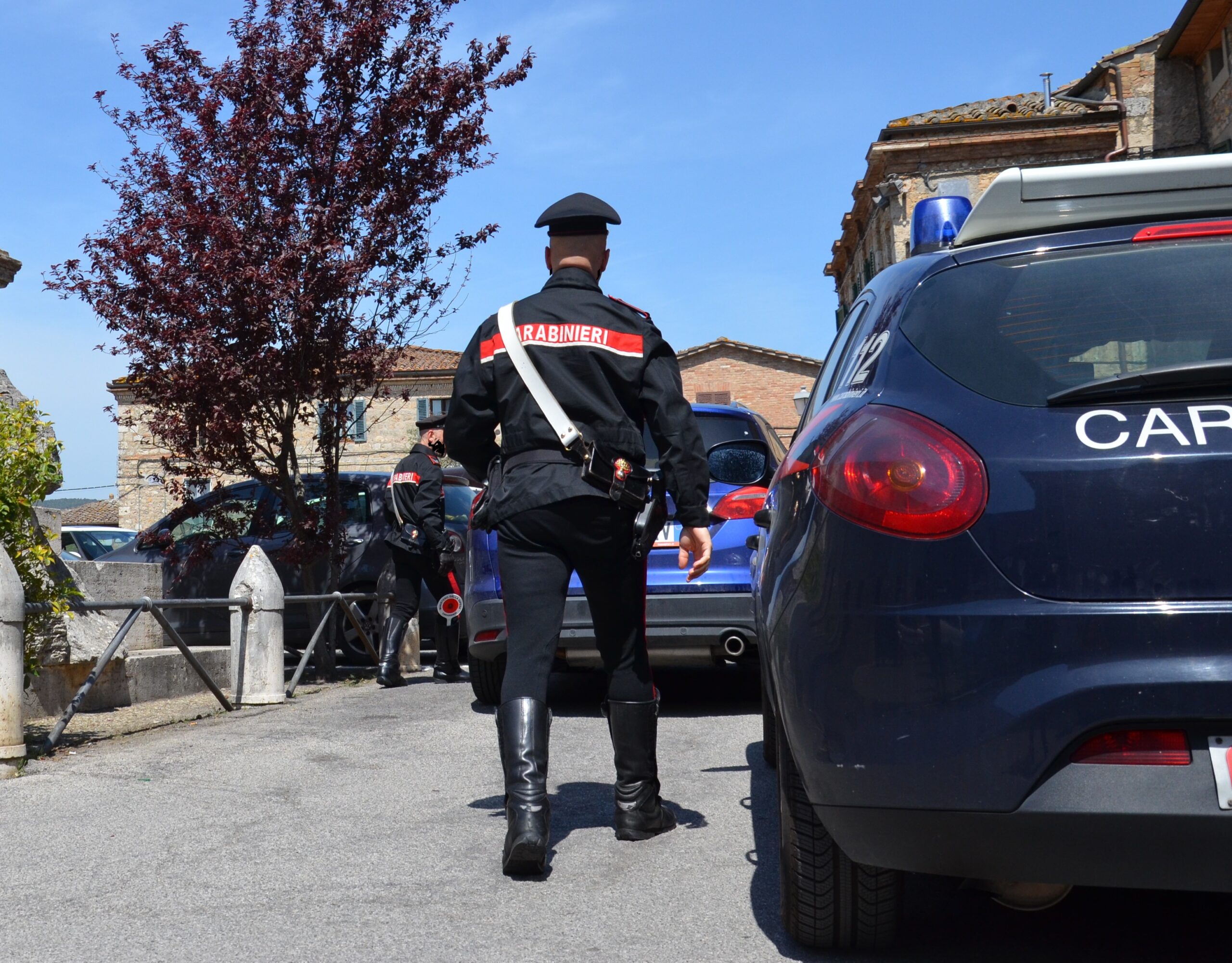 Hashish, marijuana e un tirapugni: giovane denunciato a Selargius