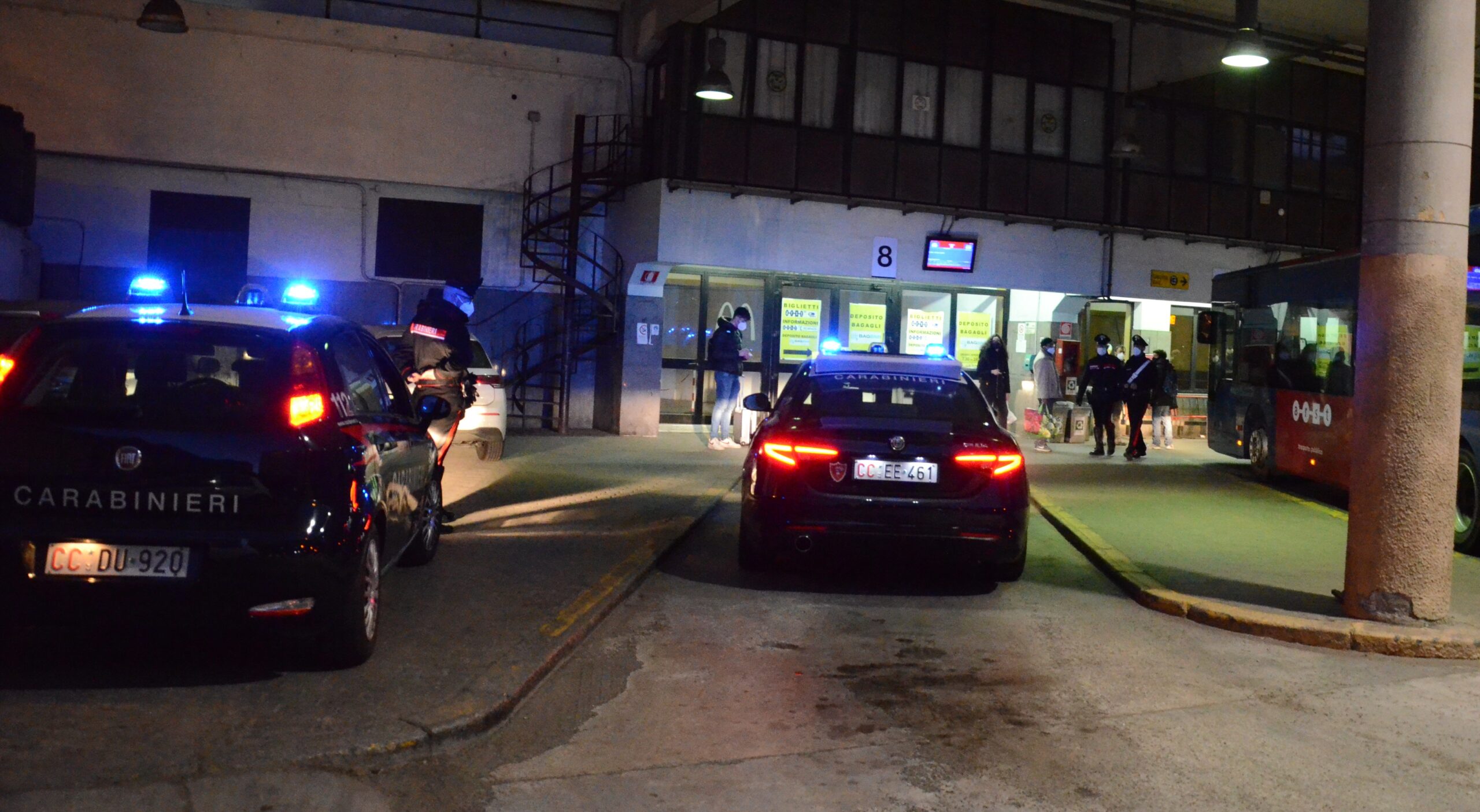 Cagliari, cede droga e medicinali ad uno straniero: denunciato giovane algerino