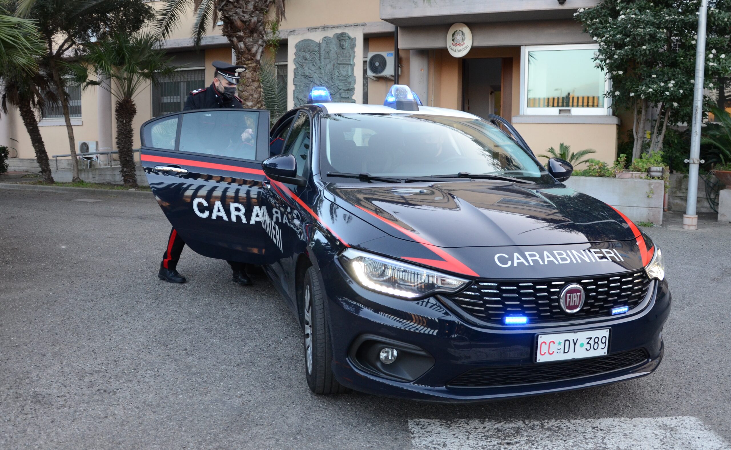 Minaccia 3 studenti con un coltello: operaio denunciato a Serramanna
