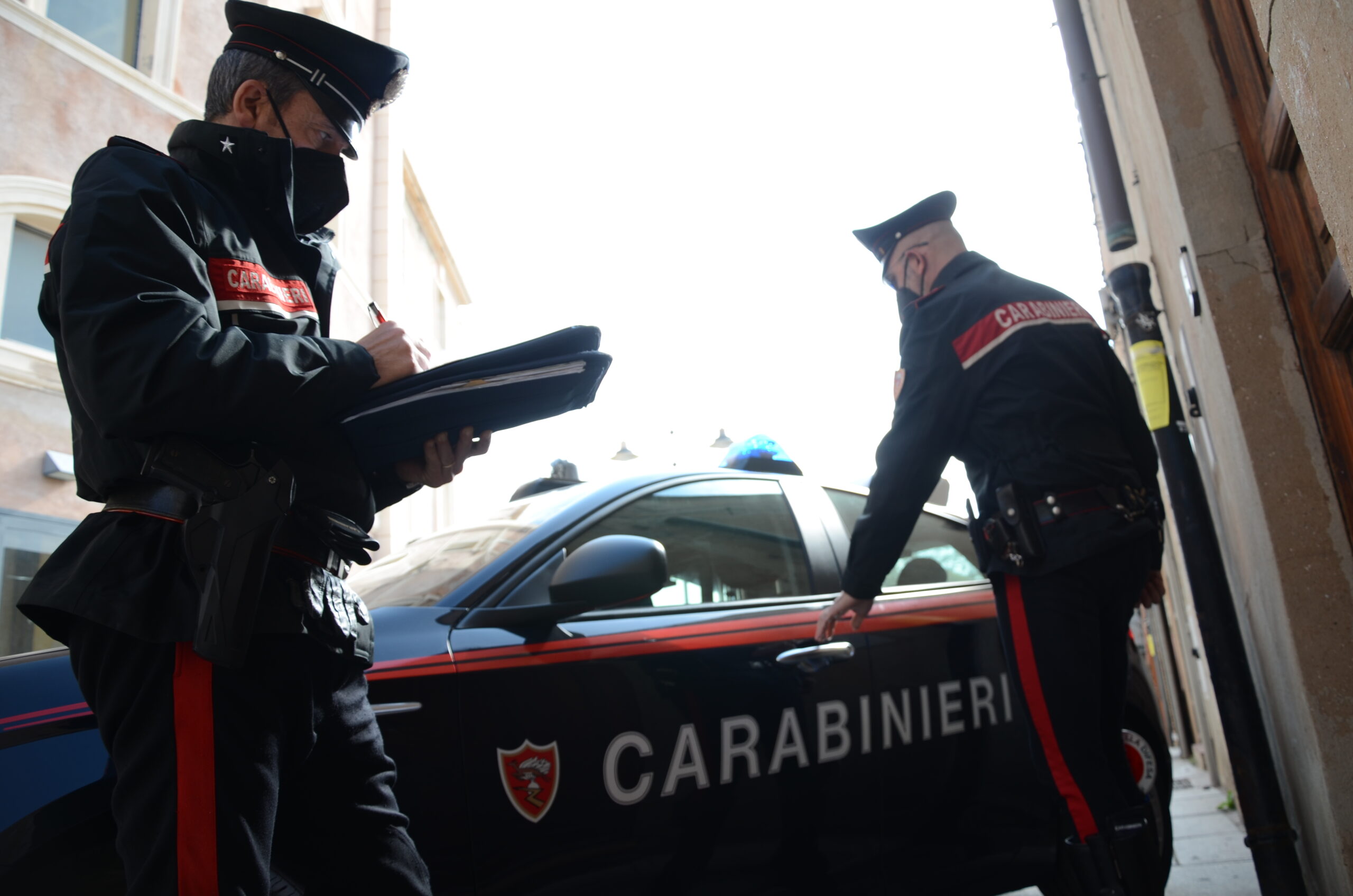 Rubano un’auto e chiedono un riscatto di 1800 euro: tre persone denunciate a Quartucciu