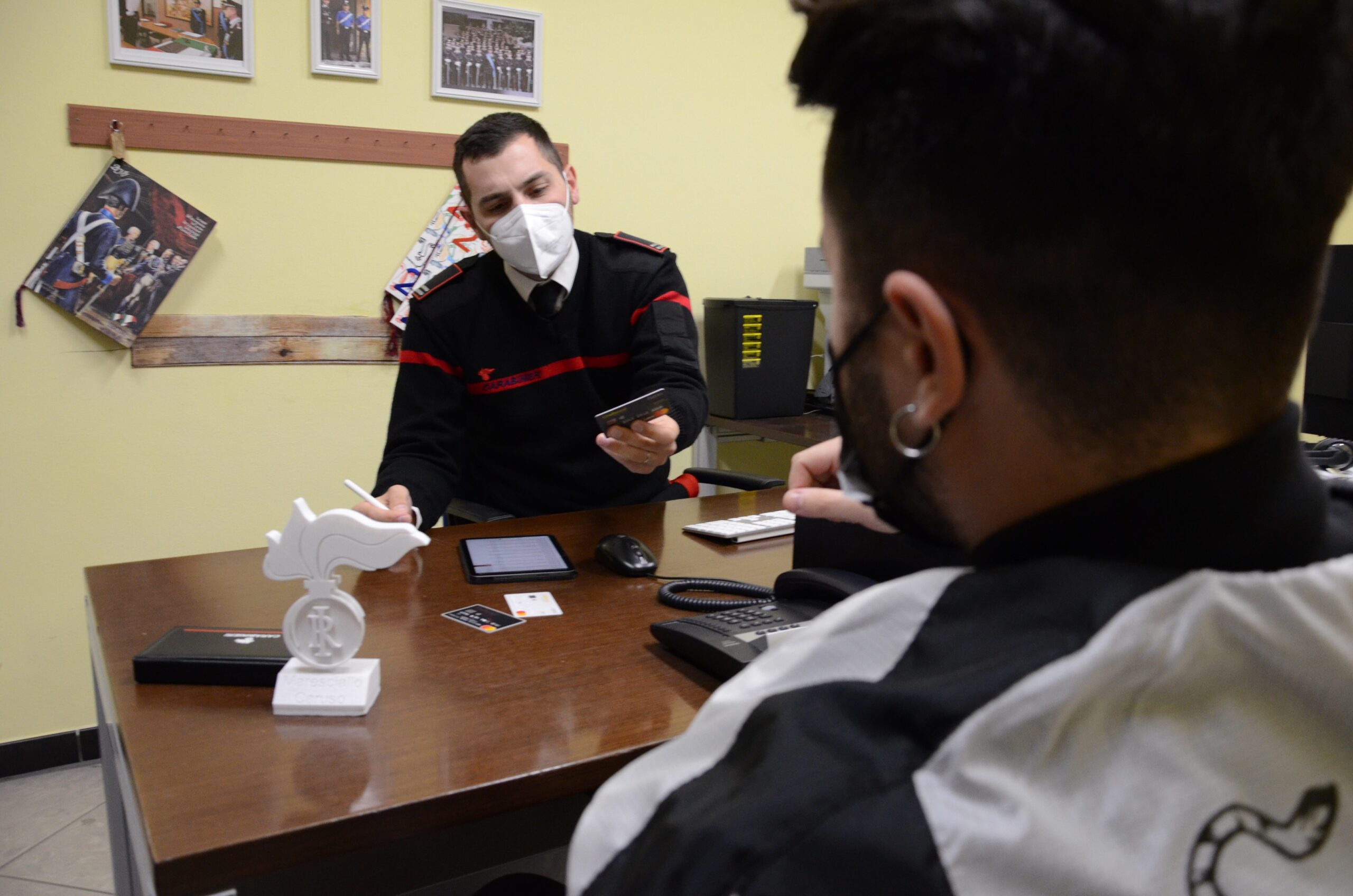 Samassi, trova un portafoglio smarrito e utilizza il bancomat: operaio denunciato