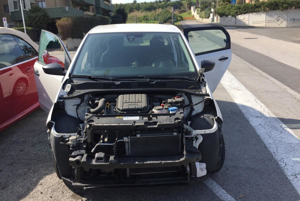 Follia a Cagliari: “Auto distrutta dai ladri, sono un’infermiera e ora non posso andare all’ospedale”