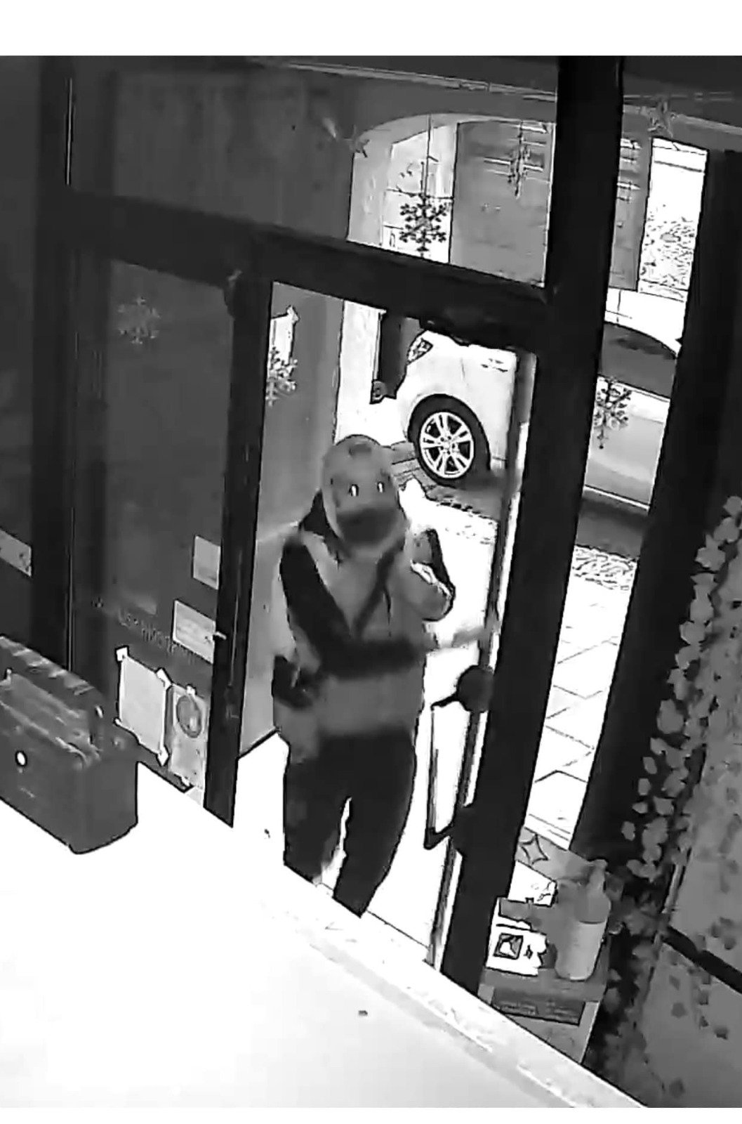 Cagliari, colpo nella lavanderia di Castello: malvivente forza la porta e scassina il distributore delle bevande