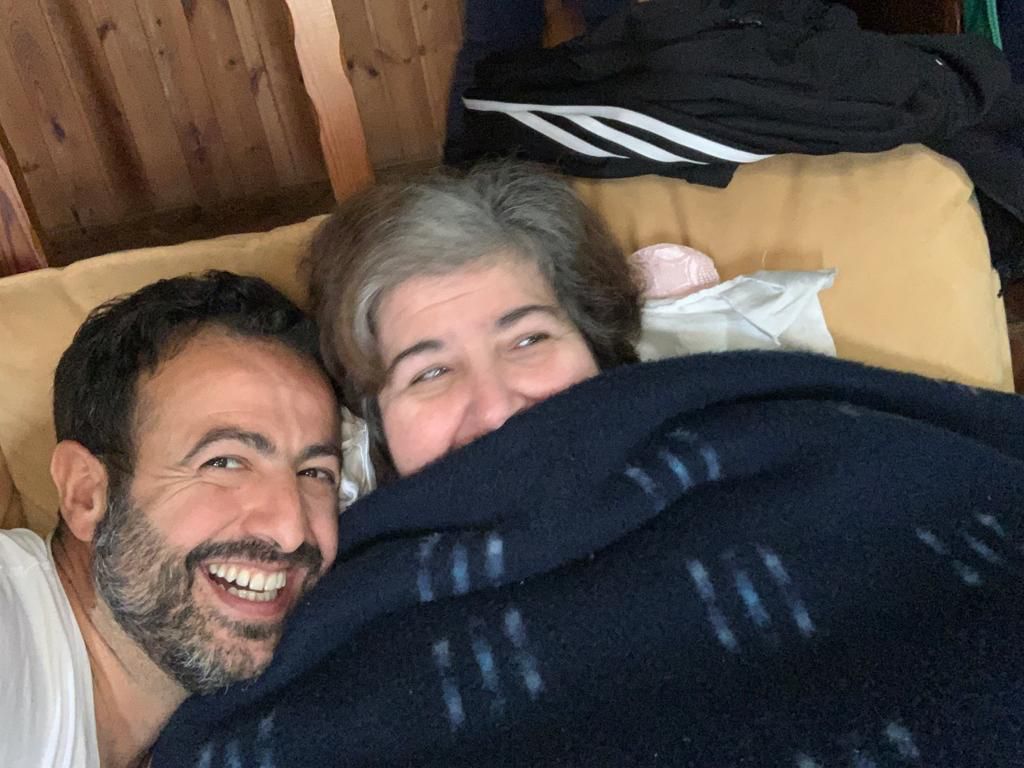 La madre muore a Cagliari, il trasporto all’ospedale è un’odissea: “Raccolgo soldi per una barella bariatrica”