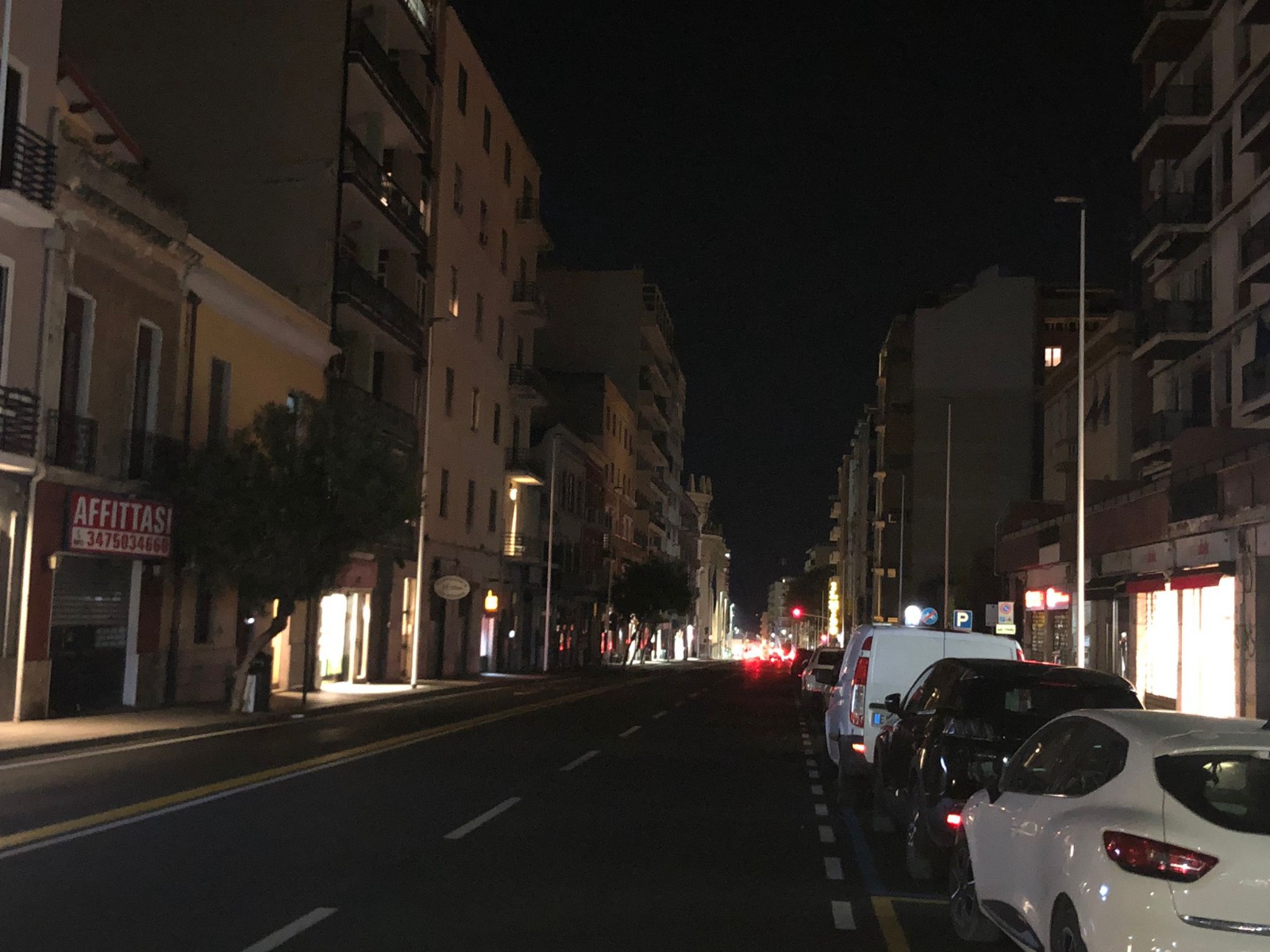 Cagliari, fine settimana al buio nelle vie della movida: “Lampioni spenti in mezza città”