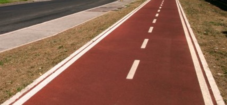 Cagliari, ok alla mega pista dentro la città: in bici dal mercato di San Benedetto al parco di Terramaini