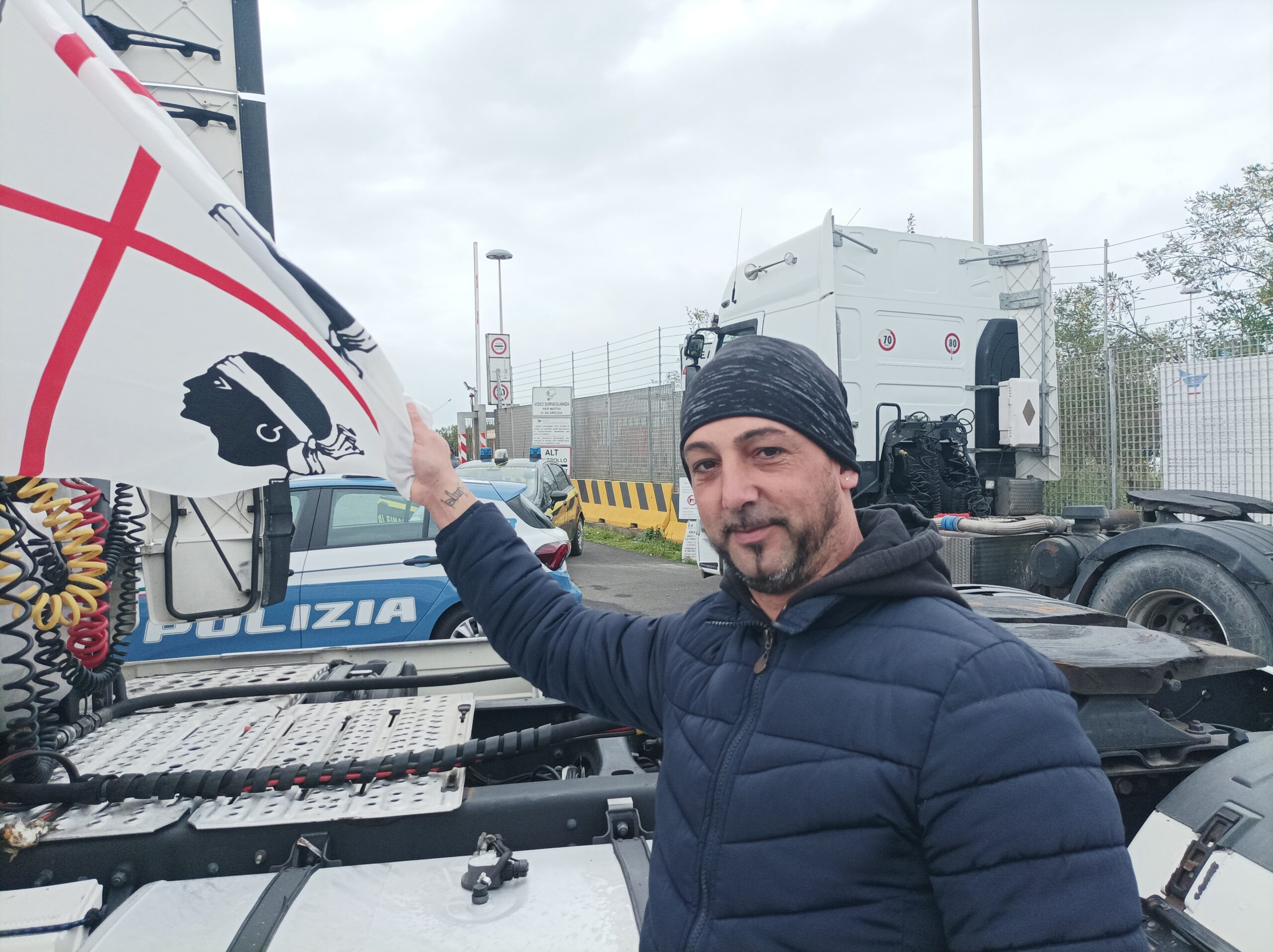 “Trasporto merci in Sardegna da anni, camion fermo senza gasolio: vedremo cosa accadrà quando mancherà anche il pane”