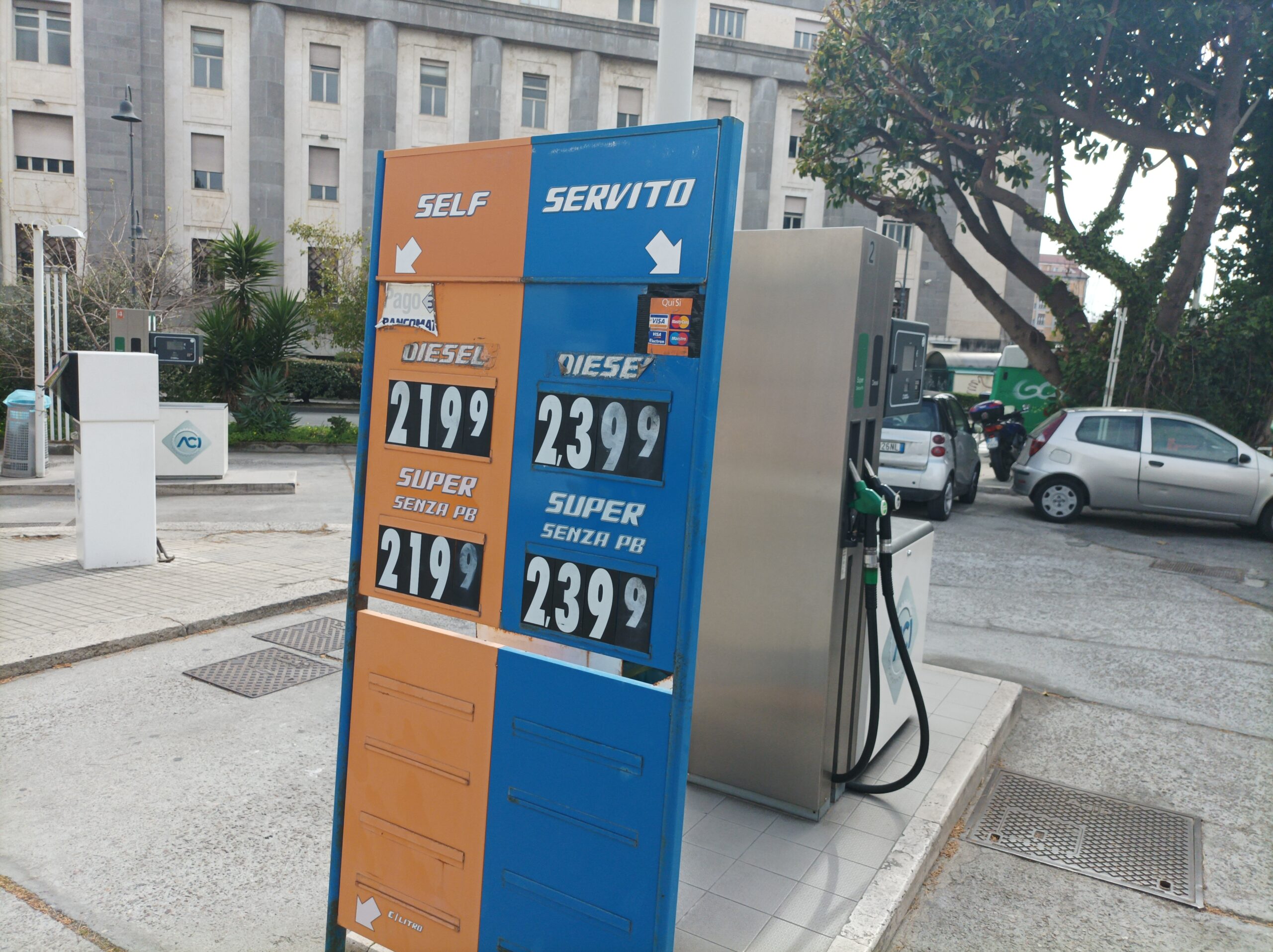 Nessun maxi taglio sulla benzina dal Governo, 25 centesimi in meno al litro sino a fine aprile
