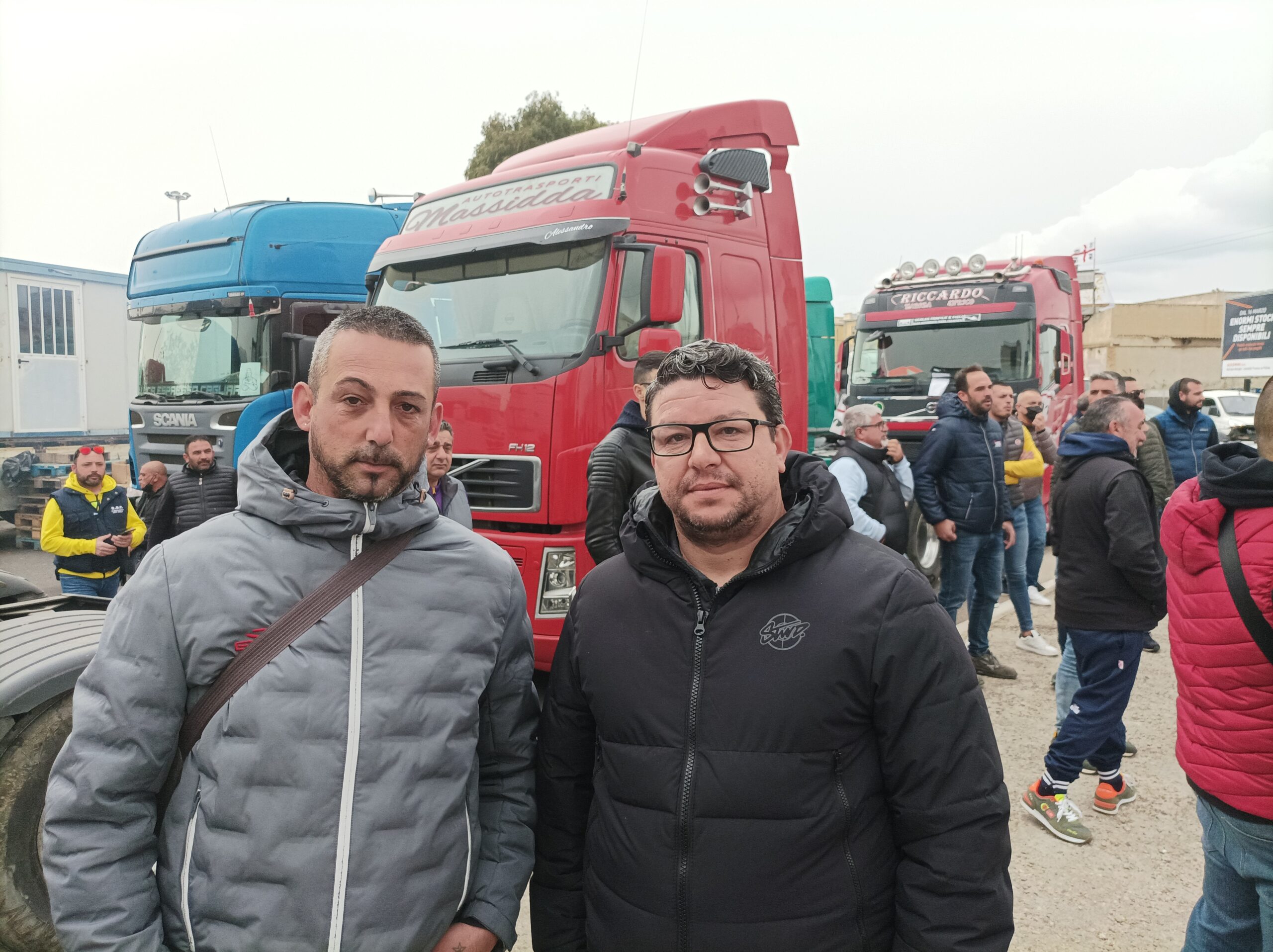 Camionisti e pastori lasciano il porto di Cagliari: “Inutile restare senza poter bloccare i furgoni”