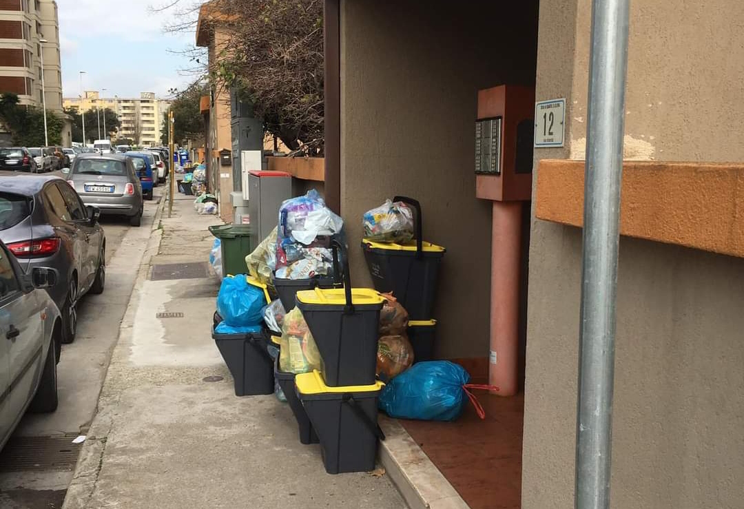 Task force a Quartu per consegnare tutti i nuovi mastelli: “Copiate Cagliari, pagate una ditta per il ritiro”