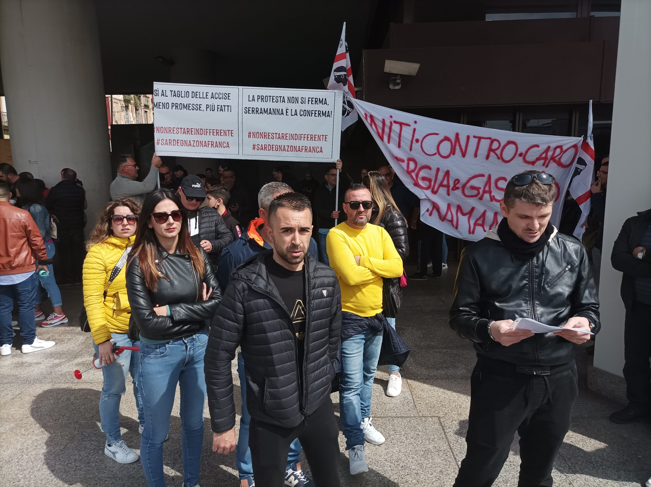 I negozianti stremati furiosi a Cagliari: “I rincari ci stanno ammazzando, tagliate tutte le tasse”