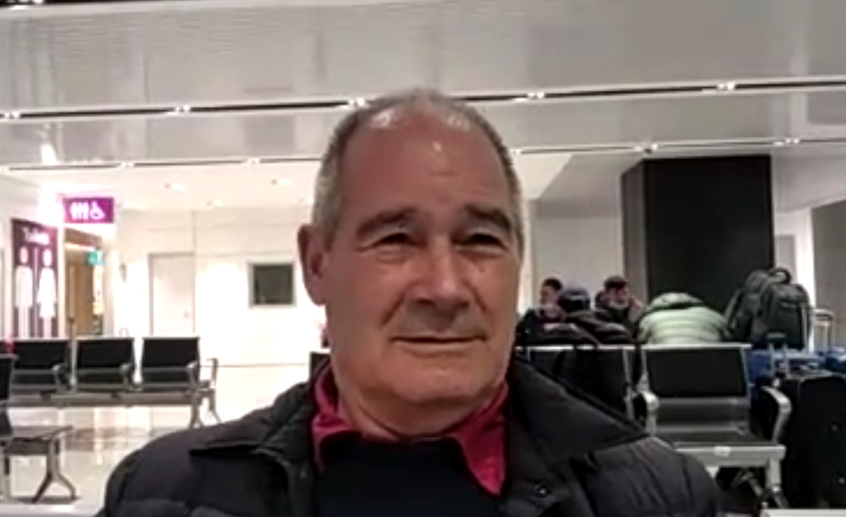 “Atterrato a Roma, impossibile partire prima con Volotea per Cagliari: il call center mi ha succhiato 12 euro”