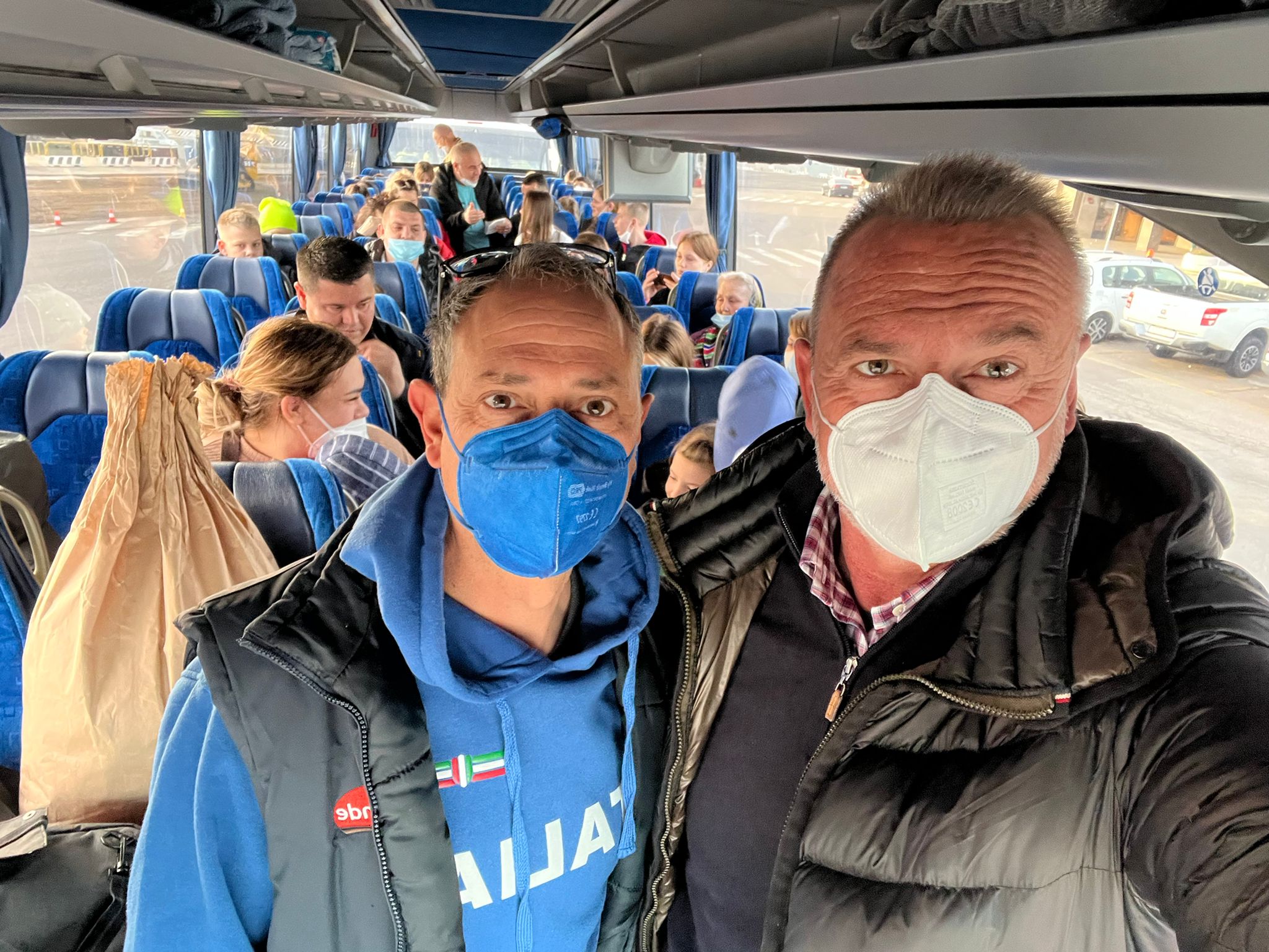 Olbia, sbarcati i profughi ucraini: “Missione compiuta, mamma Sardegna accoglie e abbraccia 100 bambini”