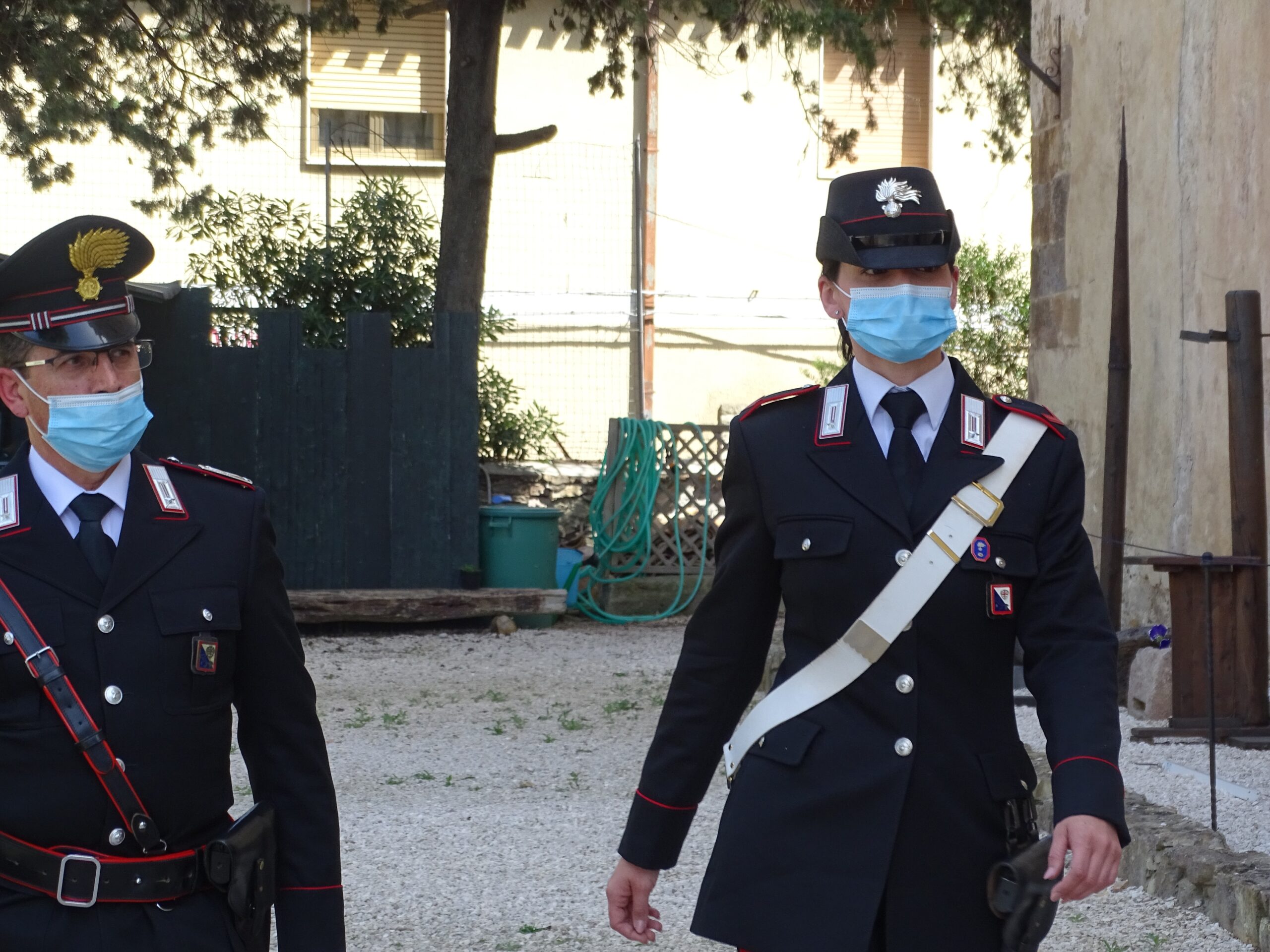 Maltratta il padre 56enne, giovane quartese allontanato dalla casa di famiglia