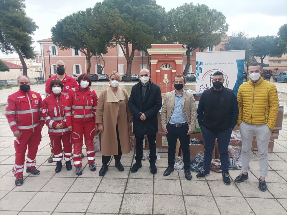 Cagliari, 450 paia di scarpe per i poveri donate dai calzolai: “Così aiuteremo tante famiglie”