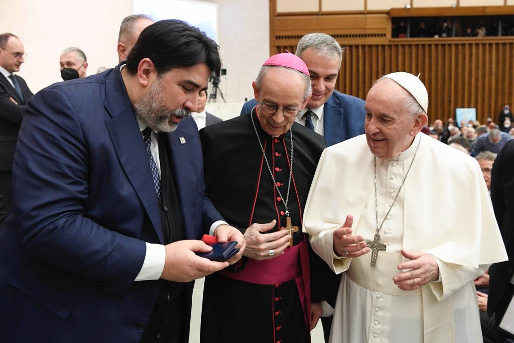 Solinas in visita dal Papa: “Torni presto in Sardegna dove tanta gente soffre per il lavoro”