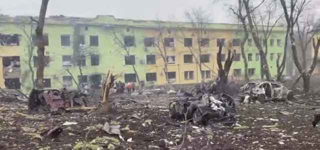Orrore Ucraina, bombardato l’ospedale dei bambini