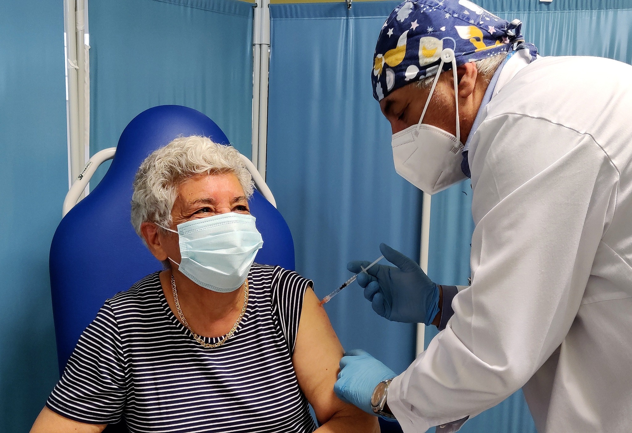 Sardegna, il Covid non molla: salgono ancora i ricoveri e i pazienti gravi, 4 decessi con un lieve calo dei contagi