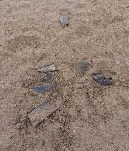 “Al Poetto pezzi di amianto cancerogeno fra il Lido e il Malibù”: denuncia choc di Grig