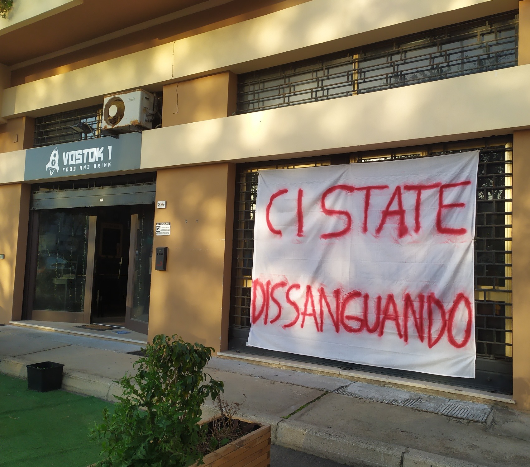 Coppia di giovani ristoratori “dissanguata” a Quartucciu: “Pub chiuso per colpa di Covid e green pass”