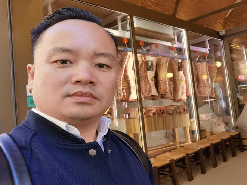 “Sushi ovunque a Cagliari, gamberi e salmone carissimi: addio all you can eat, venderò carne”