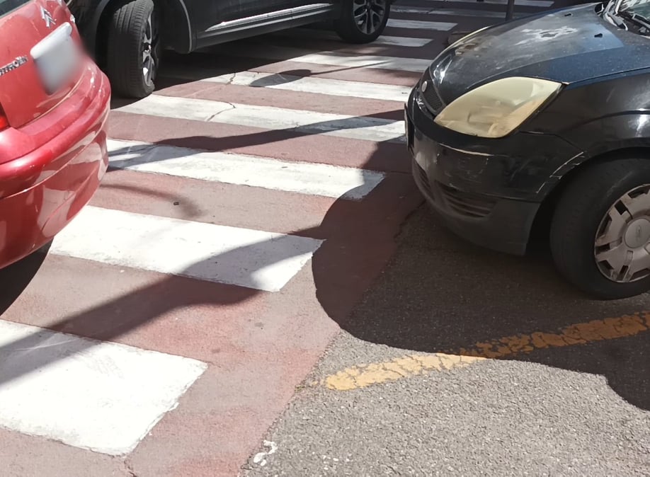 Cagliari, urla e tensione per un presunto tamponamento: traffico in tilt in via Dante
